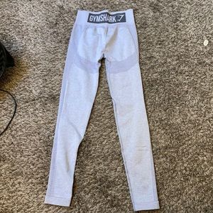 Gym shark leggings